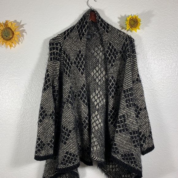 BCBGMAXAZARIA Soft Fuzzy Waterfall Ooen Sweater Pocket Cardigan Sz Small Women - Picture 4 of 12